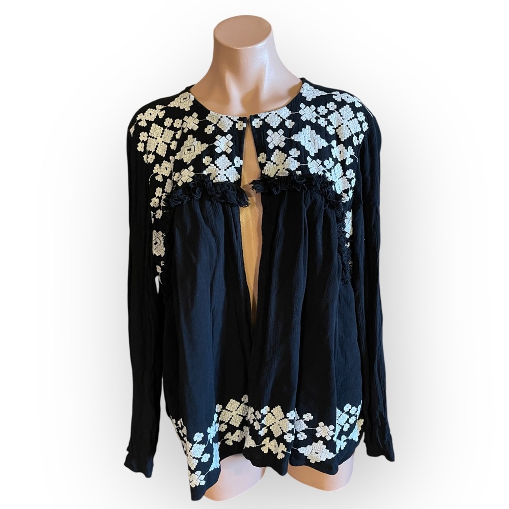 Mossimo Women’s XXL Black And White Embroidered Tie Front Jacket Missing String
